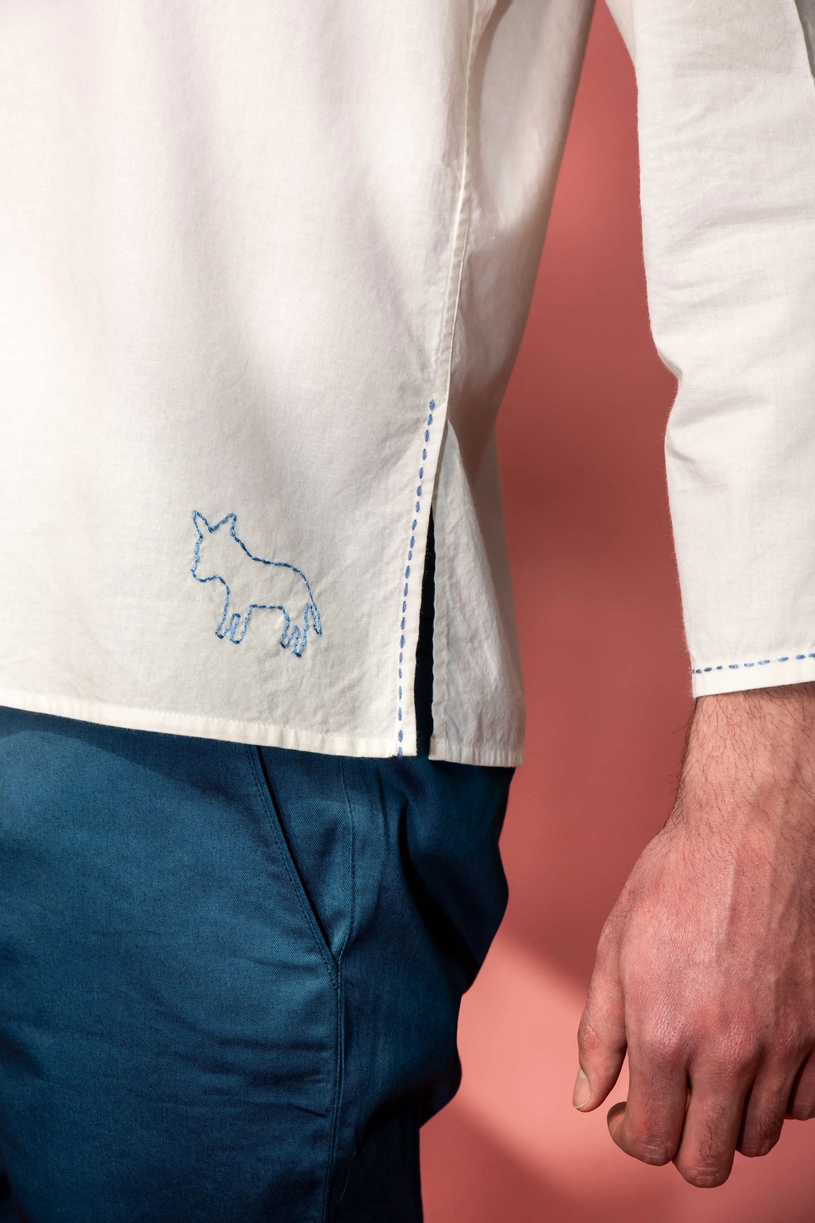 Donkey shirt with blue embroidery