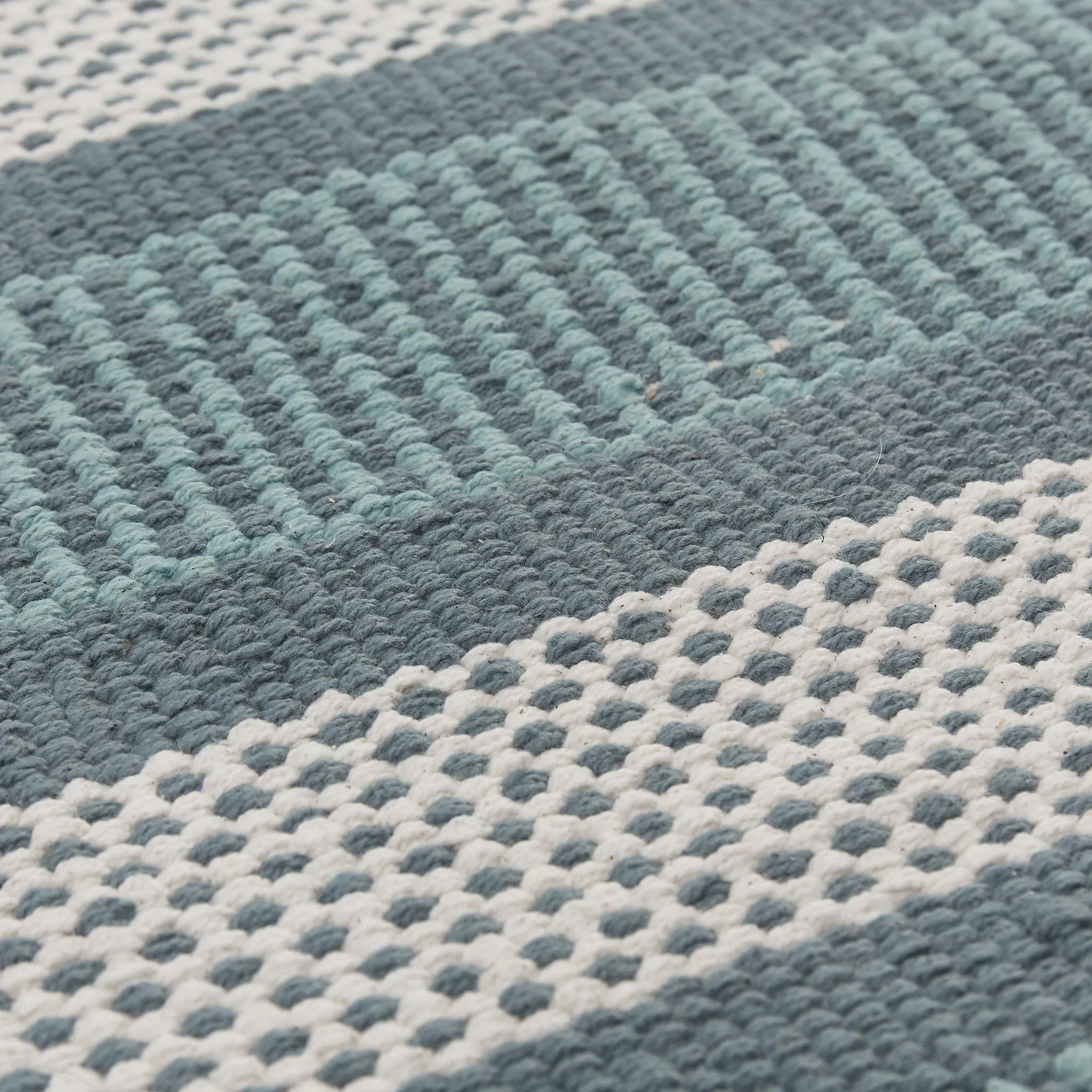 Vandani Rug [Green grey/Light green grey/Off-white]