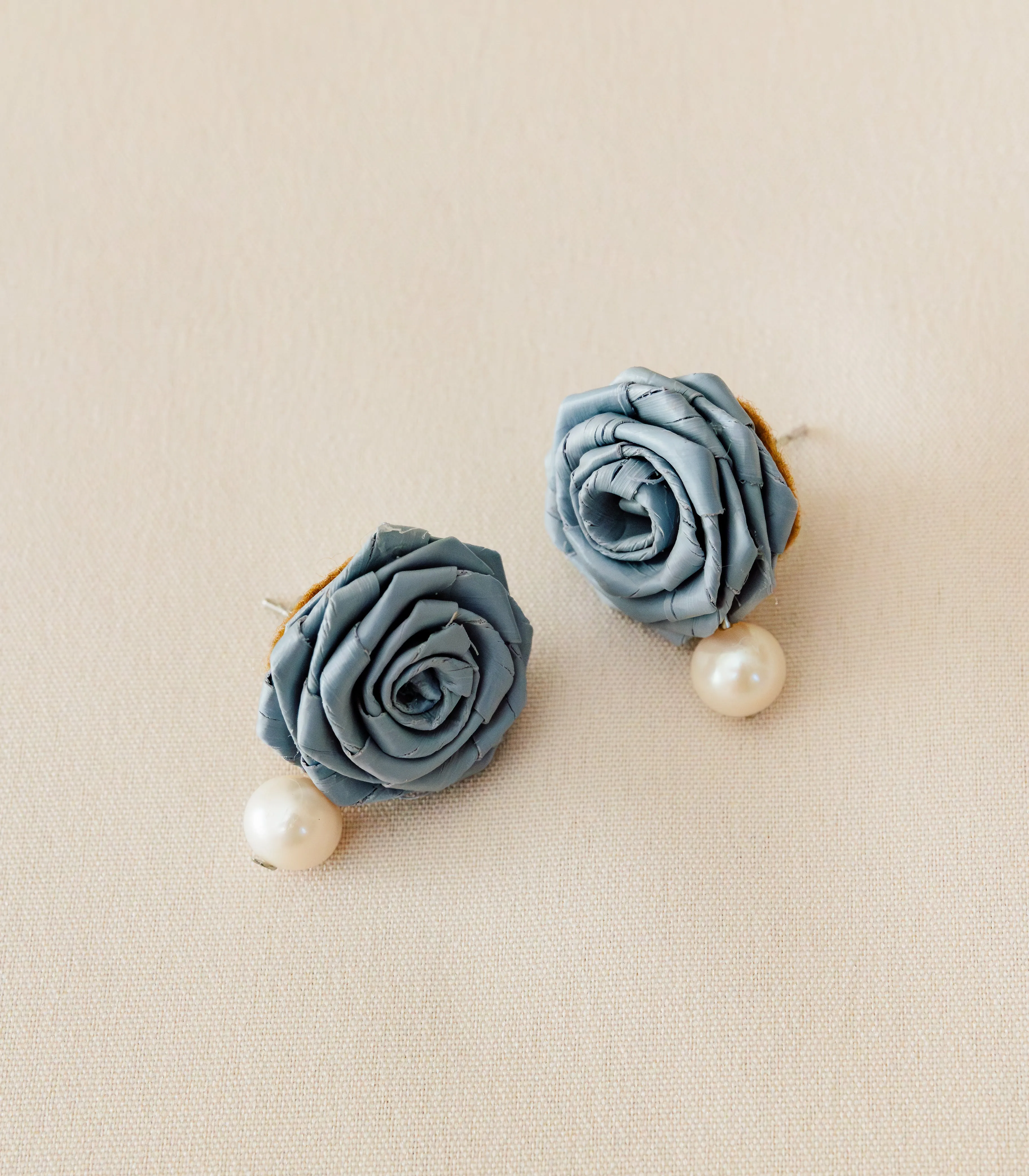 Woven Rosas With Pearls Earrings